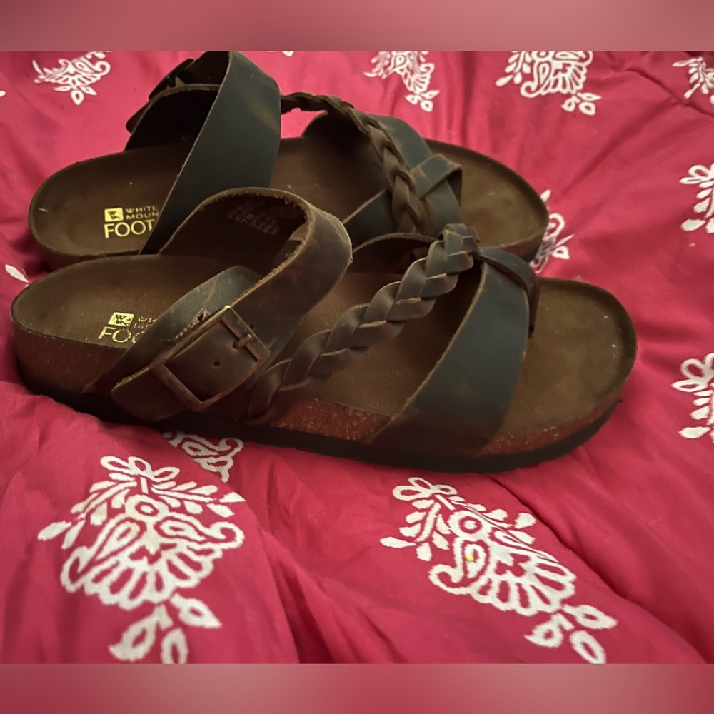Brand new white mountain footbed size 7 sandals